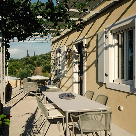 Kukutseli Country Living By Whitedream