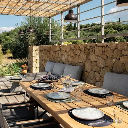 Villa Kukutseli Country Living By Whitedream *